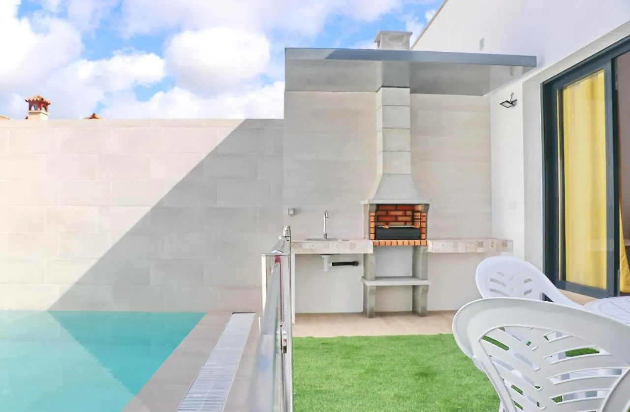 הוילה קוניל דה לה פרונטרה Casa Con Piscina De Agua Salada III